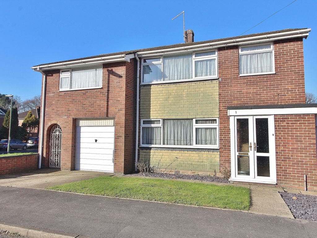 4 bed linkdetached house for sale in Glenwood Gardens, Cowplain