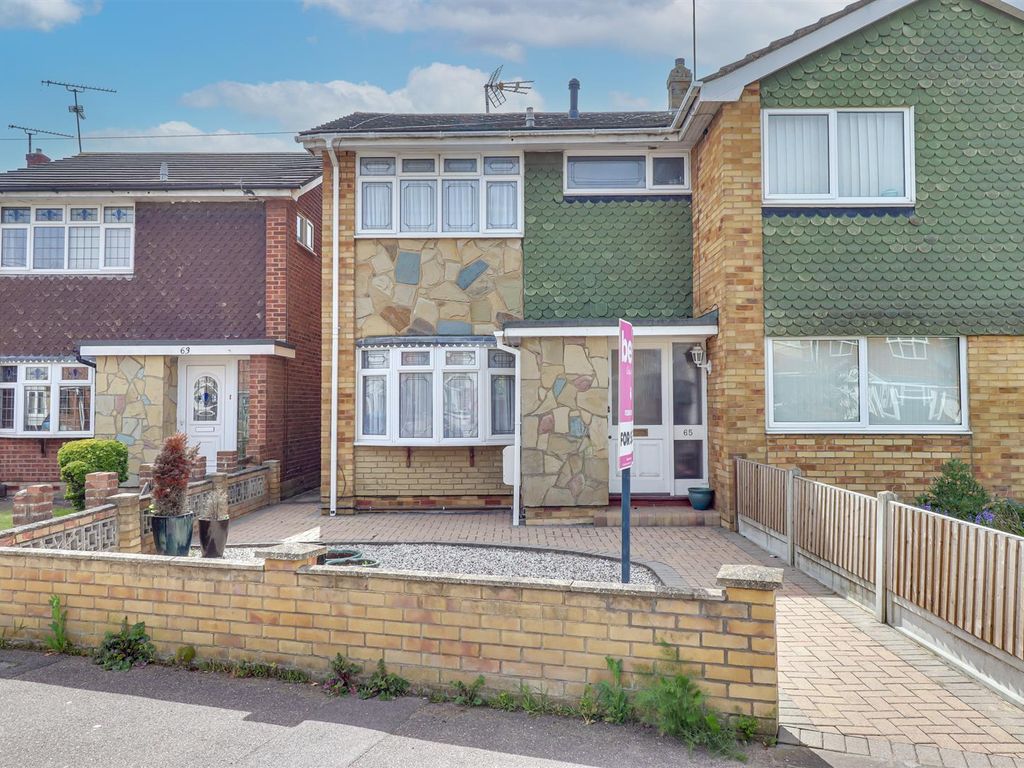 3 bed semidetached house for sale in Harvest Road, Canvey Island SS8