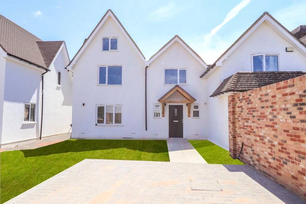 5 bed semidetached house for sale in Thorne Place, Lunsford Cross