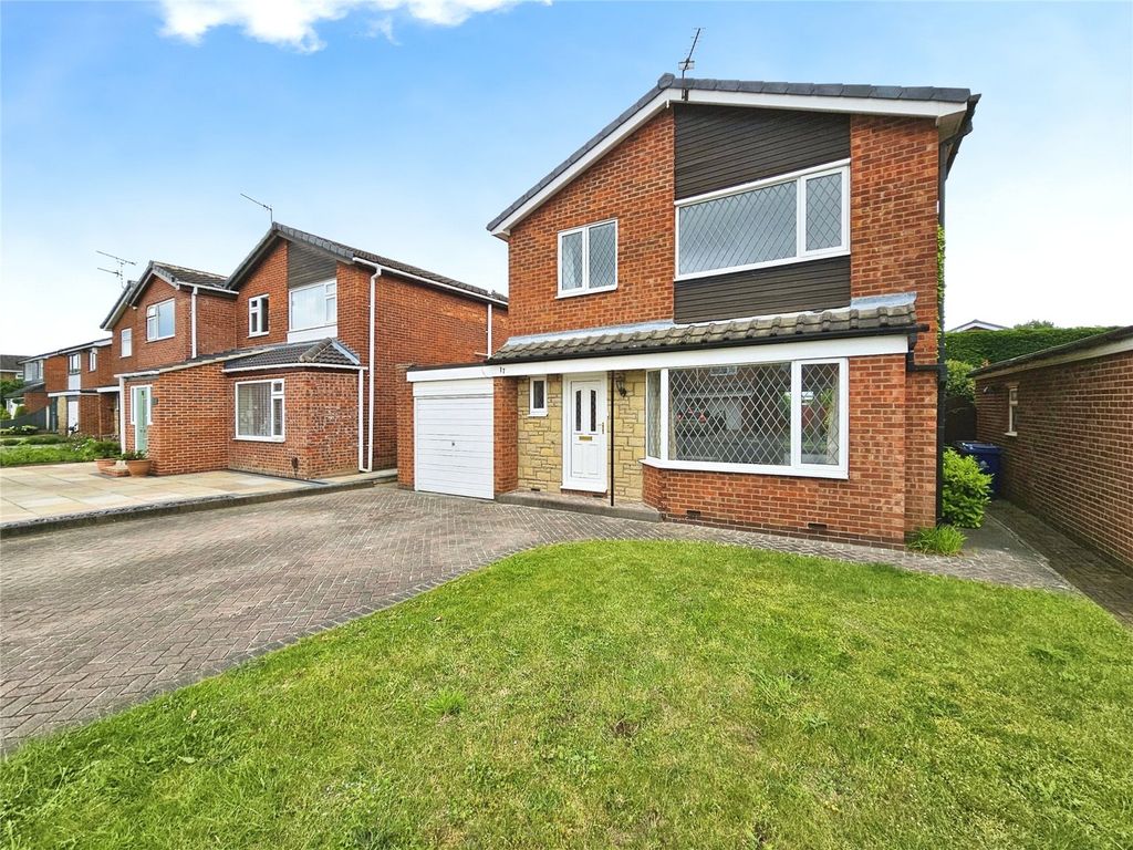 3 bed detached house for sale in Clayworth Drive, Bessacarr, Doncaster
