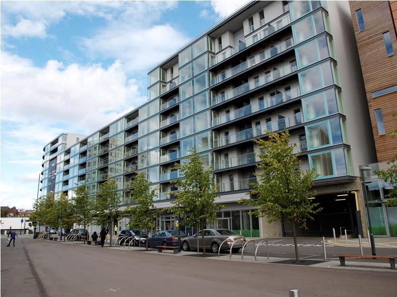 1 bed flat to rent in Vantage Building, High Point Village, Hayes UB3