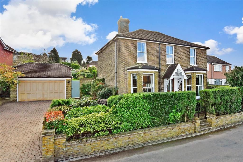 4 bed detached house for sale in Hermitage Road, Higham, Rochester