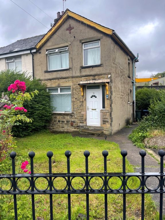 3 bed semidetached house to rent in Dalcross Grove, Bradford BD5, £850
