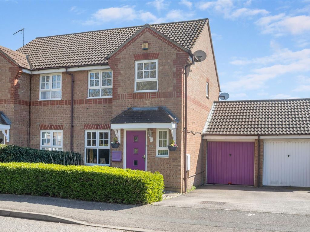 3 bed semidetached house for sale in Kirkstall Place, Oldbrook, Milton