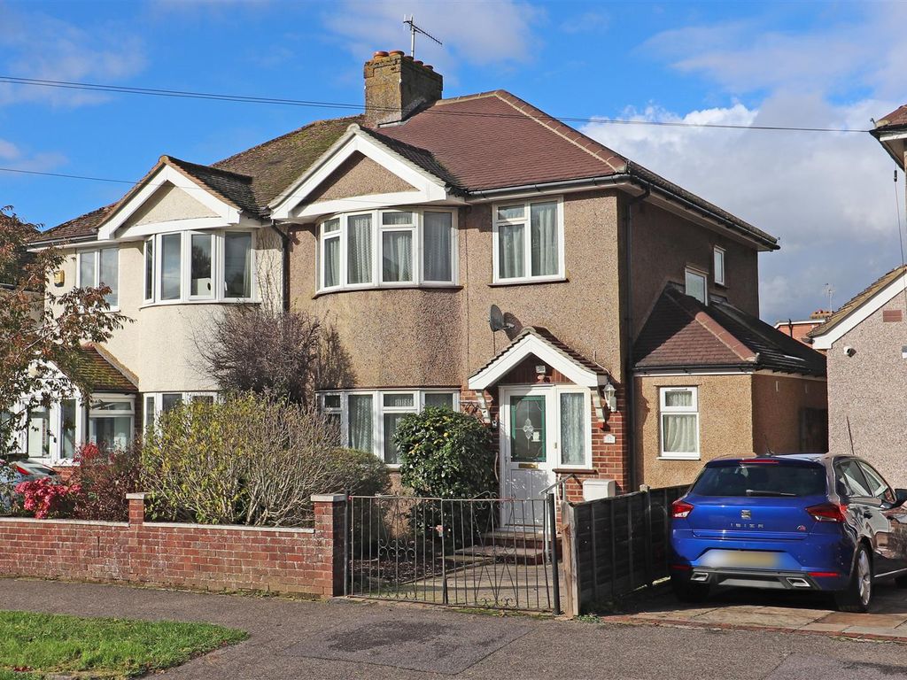 3 bed semidetached house for sale in Shirley Avenue, Redhill RH1, £