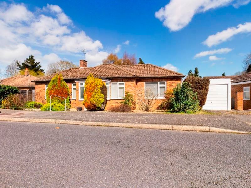3 bed bungalow for sale in Rodney Avenue, Tonbridge TN10, £585,000 Zoopla