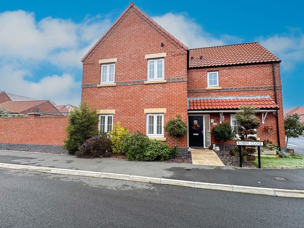 4 bed detached house for sale in Robin Close, Newark NG22, £340,000 Zoopla