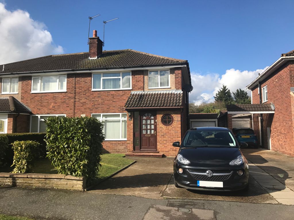 3 bed end terrace house to rent in Nursery Road, Burnham, Slough SL6, £