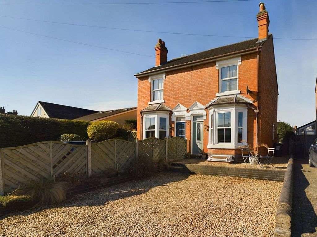 3 bed semidetached house for sale in Hallow Road, Worcester