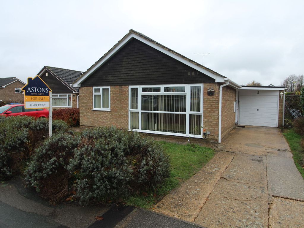 3 bed bungalow for sale in Carlyle Close, Newport Pagnell MK16, £