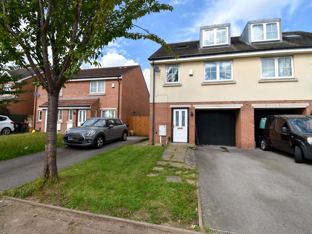 3 bed semidetached house for sale in Woodleigh Close, Leicester LE5, £