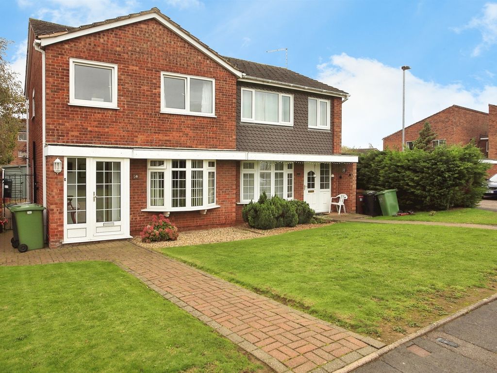 3 bed semidetached house for sale in Suffolk Close, Longthorpe