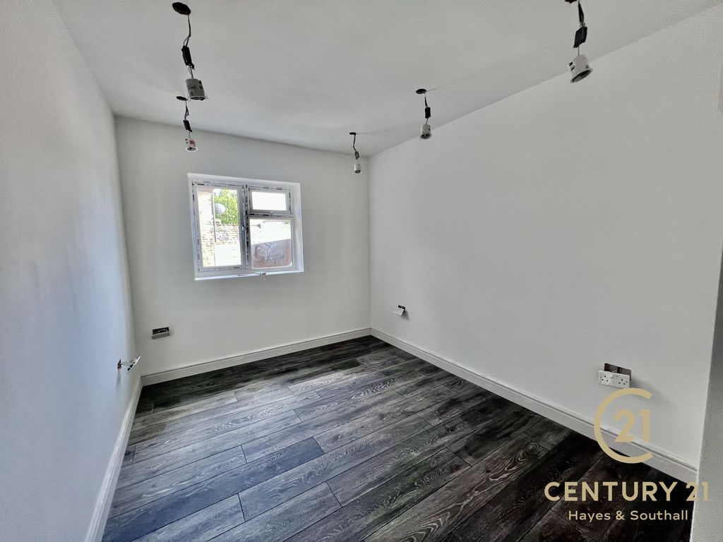 Room to rent in Western Road, Southall UB2 Zoopla