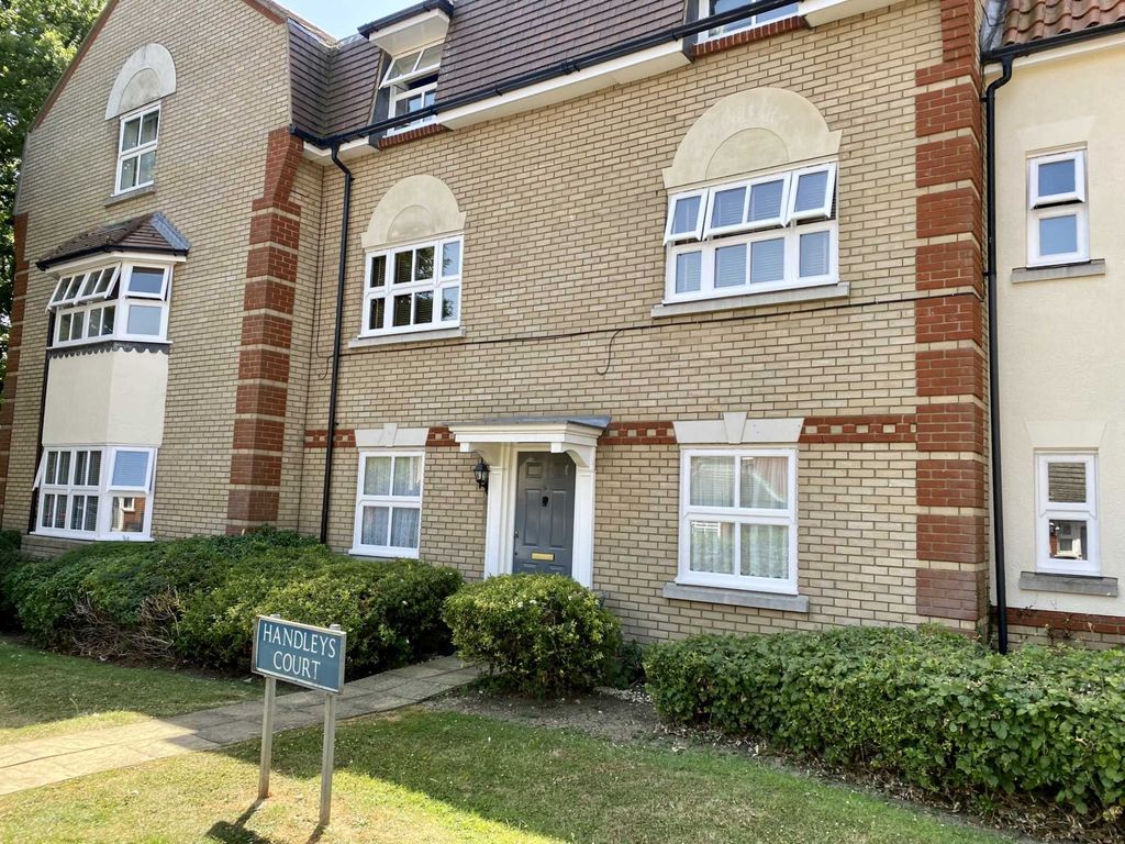 2 bed flat for sale in Handleys Chase, Laindon, Basildon SS15 Zoopla