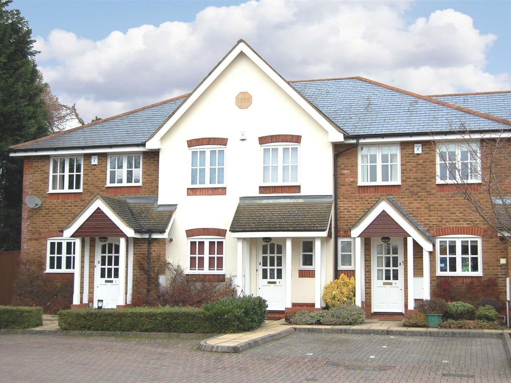 3 bed terraced house to rent in Amersham Road, Hazlemere, High