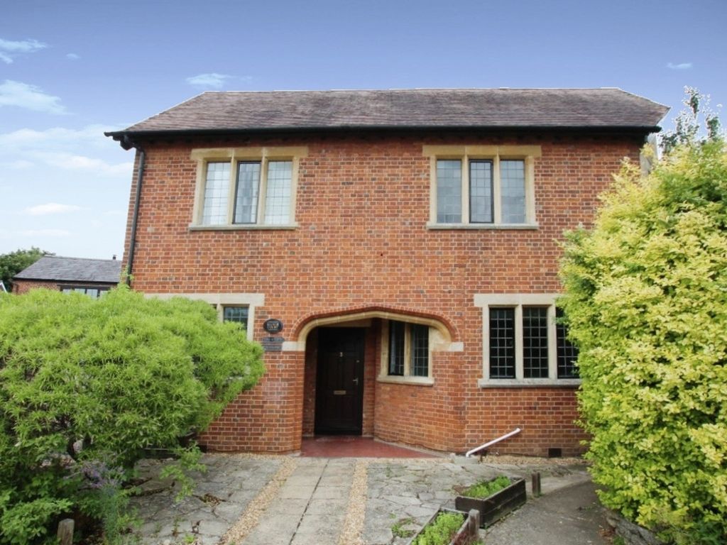 2 bed flat for sale in High Street, Kidlington OX5, £250,000 Zoopla