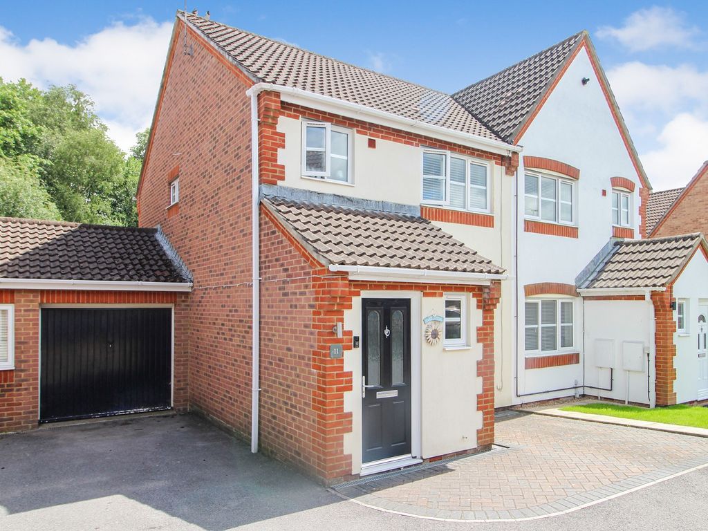 3 bed semidetached house for sale in Wantage Close, Maidenbower