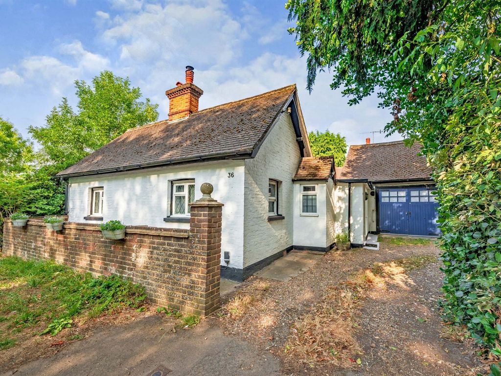 2 bed cottage for sale in Bonehurst Road, Horley RH6 Zoopla