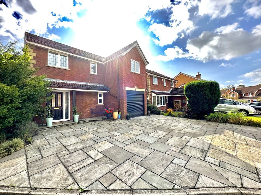 4 bed detached house for sale in Wynchgate Road, Hazel Grove, Stockport