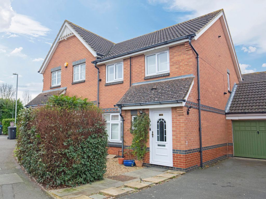 3 bed semidetached house for sale in Merritt Gardens, Chessington KT9