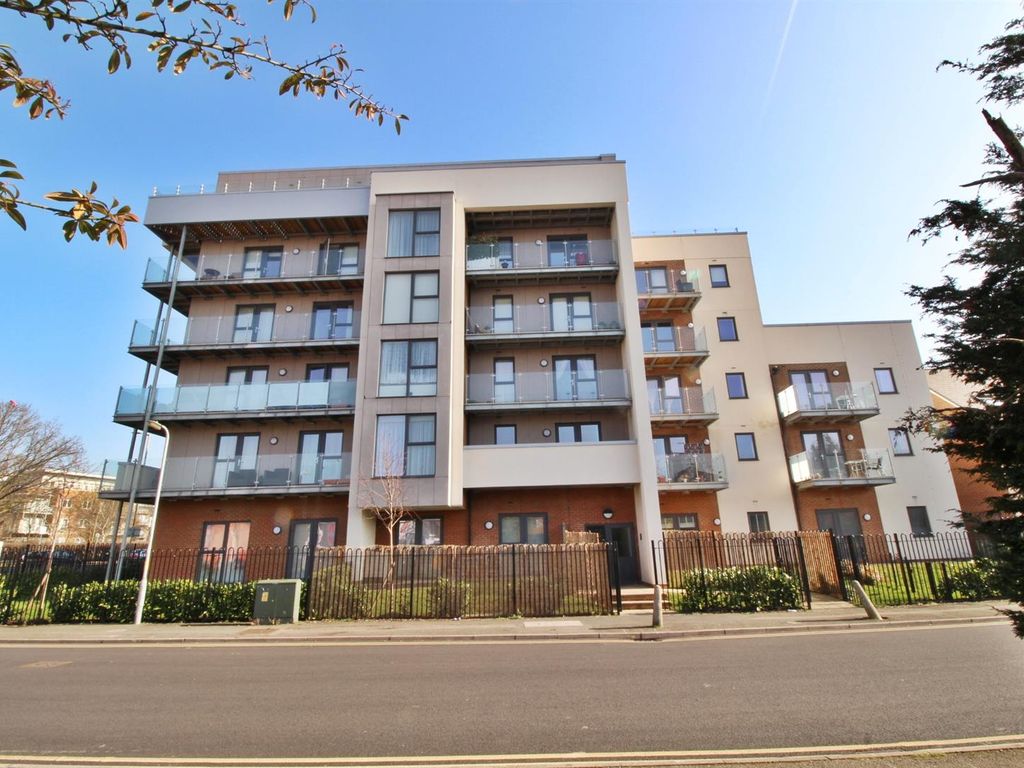 2 bed flat to rent in Manor Way, Borehamwood WD6 Zoopla