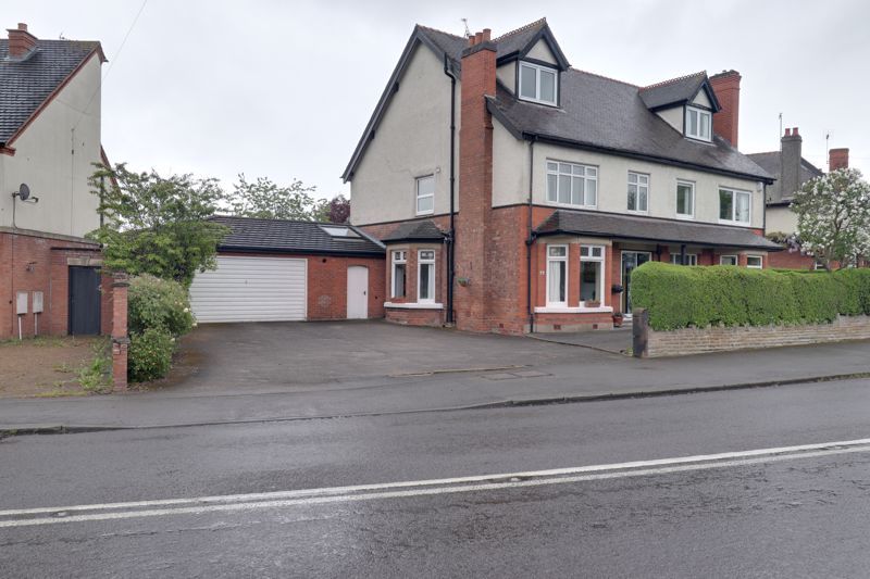 6 bed semidetached house for sale in Rising Brook, Stafford