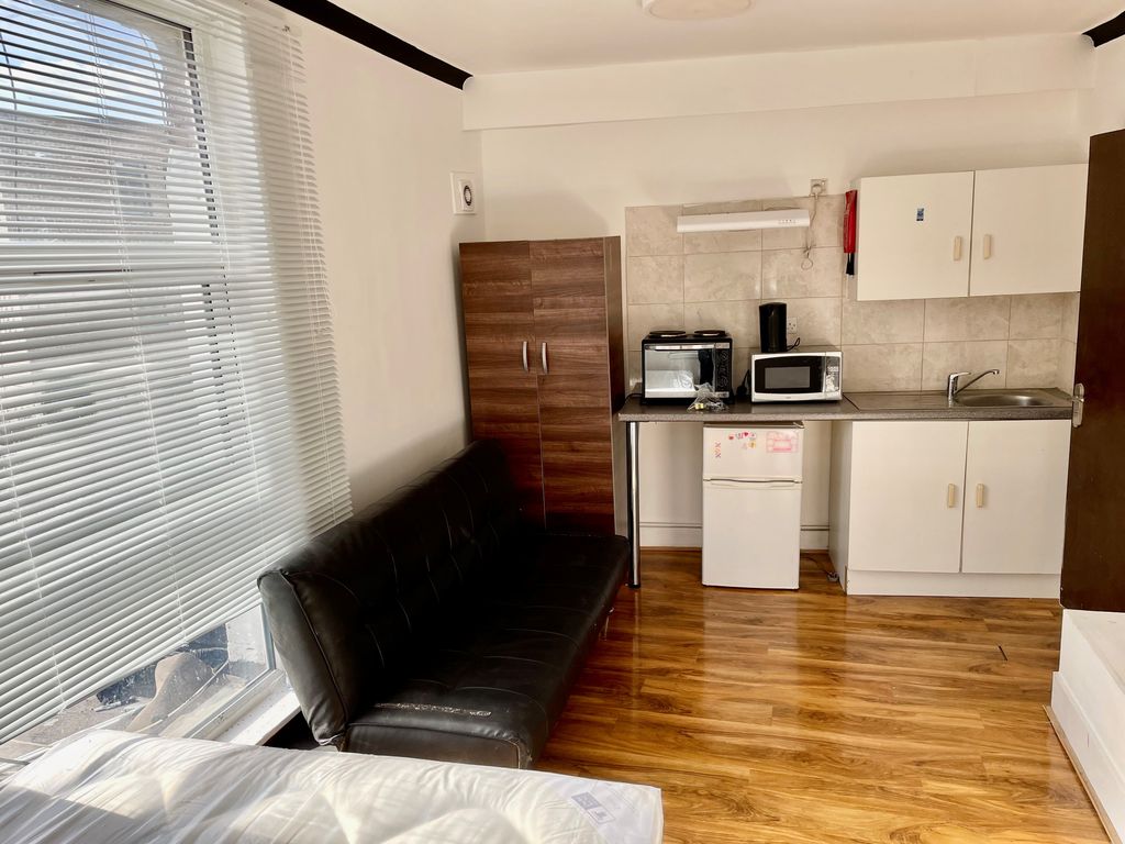 Studio to rent in Harrow Road, Kensal Rise/Ladbroke Grove NW10 Zoopla