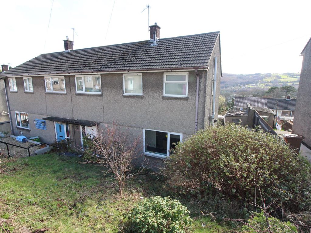 3 bed semidetached house for sale in Almond Avenue, Risca, Newport