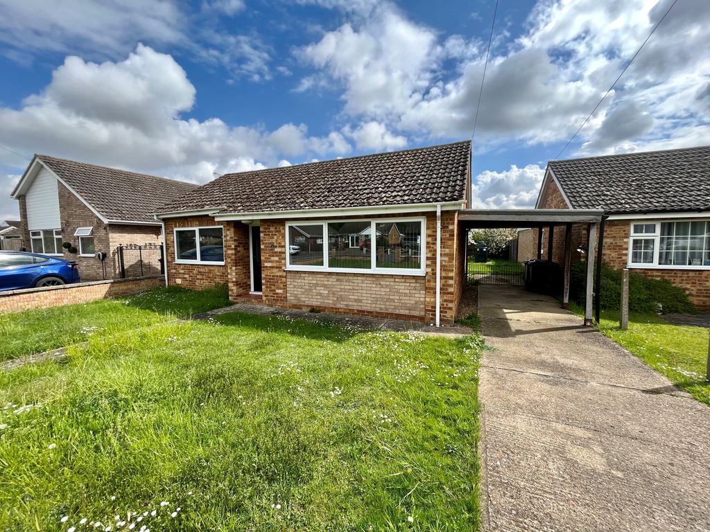 2 bed detached bungalow to rent in St Peters Walk, Hockwold, Thetford