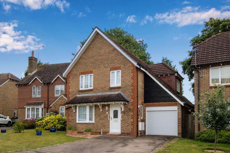 4 bed detached house for sale in Rowfant Close, Worth, Crawley RH10