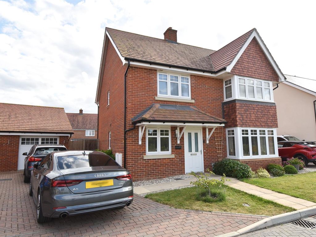4 bed detached house for sale in Siskin Road, Hellingly, Hailsham BN27