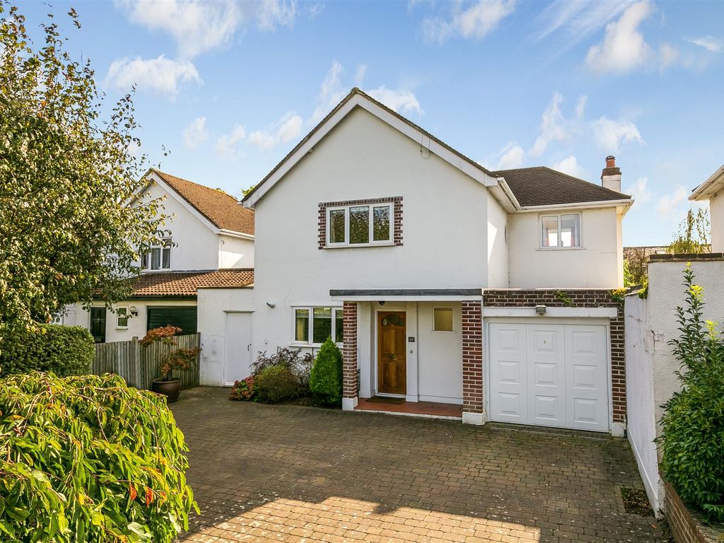 3 bed detached house for sale in Hanworth Road, Hampton TW12, £975,000