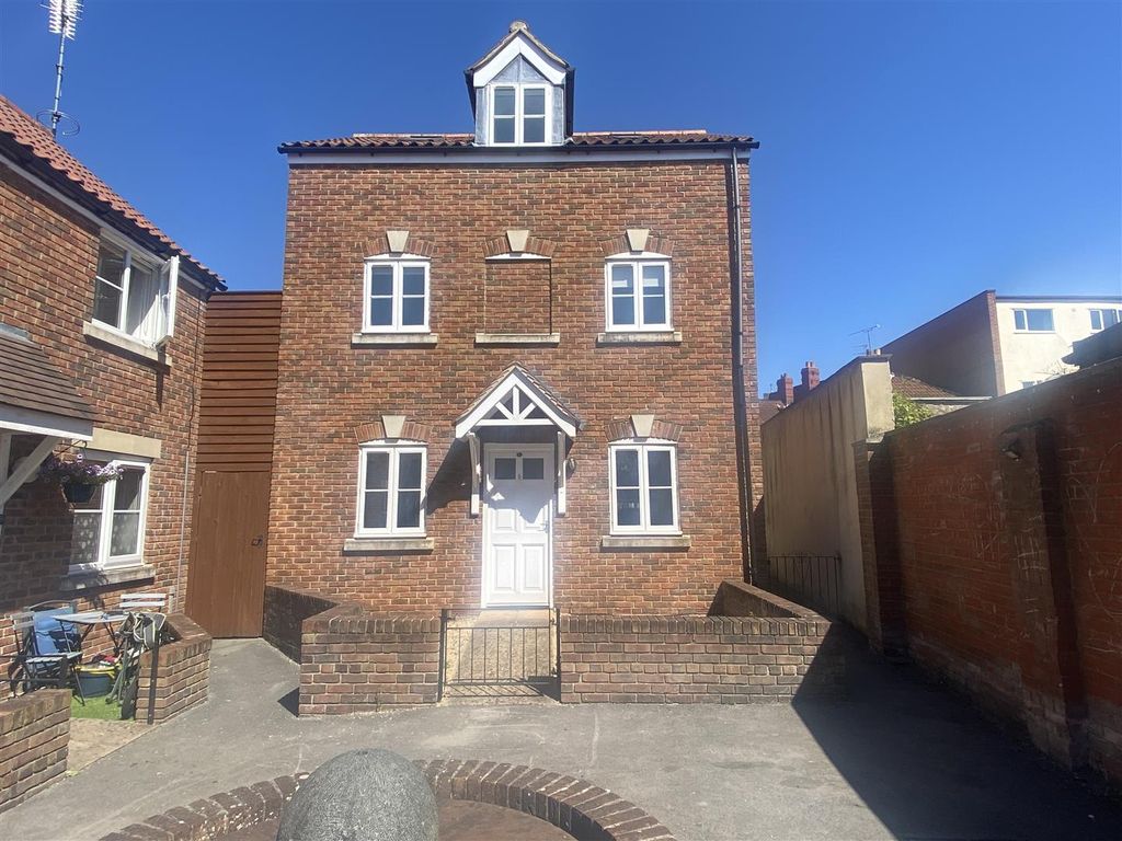 3 bed detached house to rent in Feversham Lane, Glastonbury BA6, £1,200