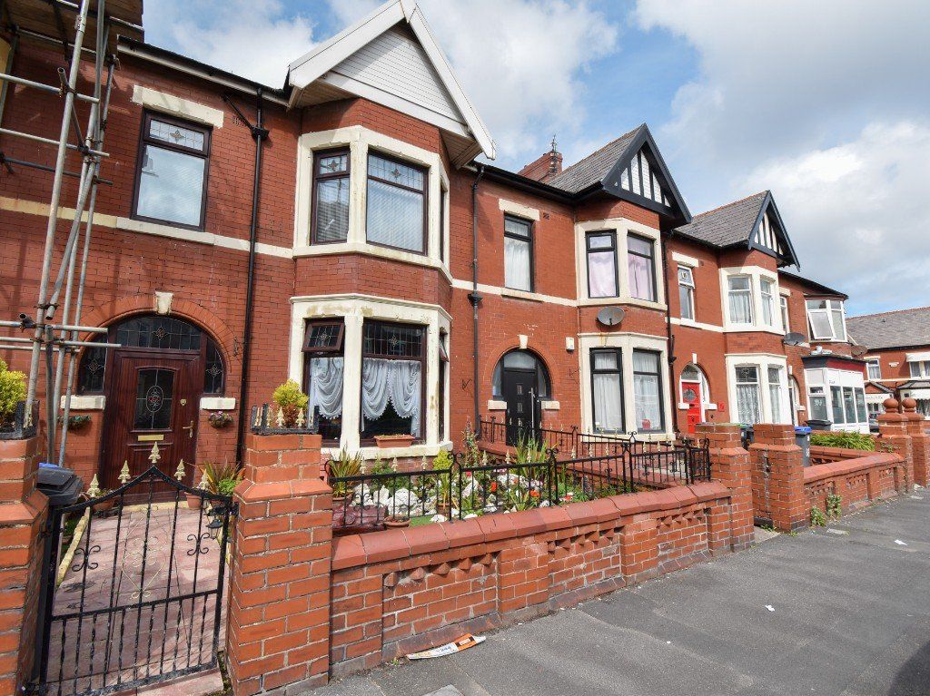 3 bed barn conversion for sale in Holmfield Road, Blackpool FY2 Zoopla