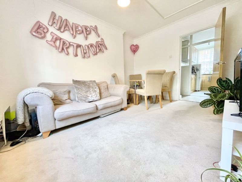 2 bed flat to rent in Cressy Houses, Hannibal Road, London E1, £1,746