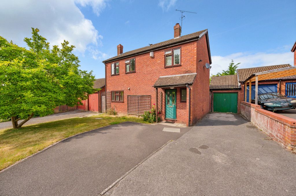 4 bed detached house for sale in Valley Road, Burghfield Common