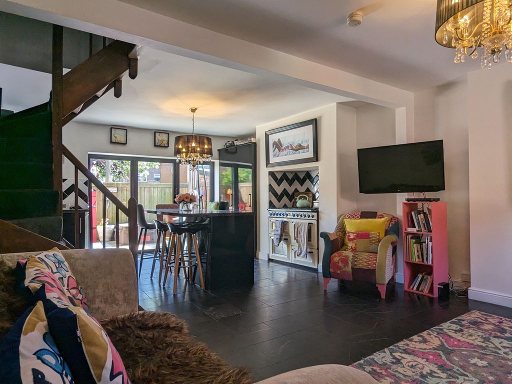 2 bed cottage for sale in South Clifton Street, Lytham St. Annes FY8, £