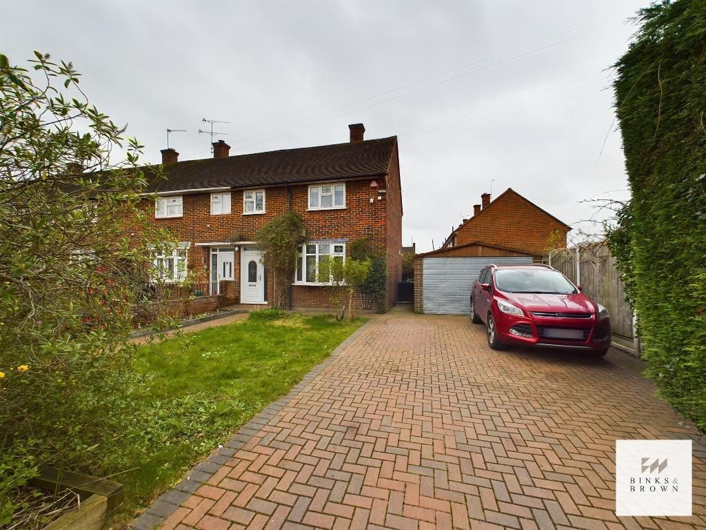 3 bed end terrace house for sale in Foyle Drive, South Ockendon, Esssex