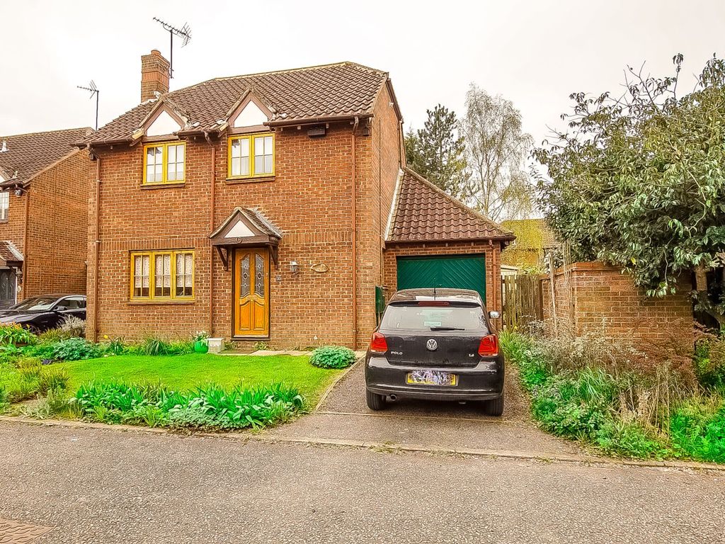 3 bed detached house for sale in Carteret Close, Willen, Milton Keynes
