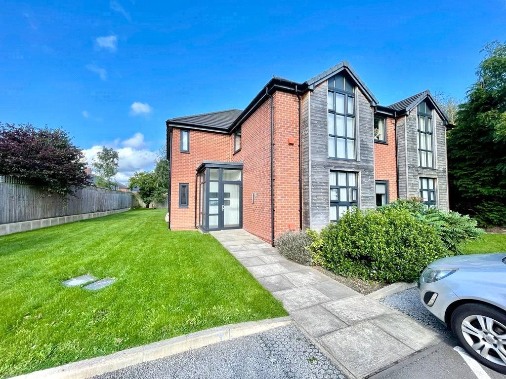 2 bed flat for sale in Mobberley Road, Knutsford, Cheshire WA16, £