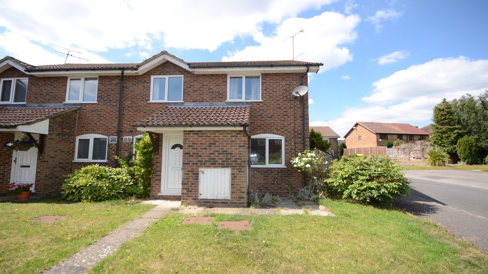 2 bed property to rent in Horsham Road, Owlsmoor, Sandhurst GU47, £