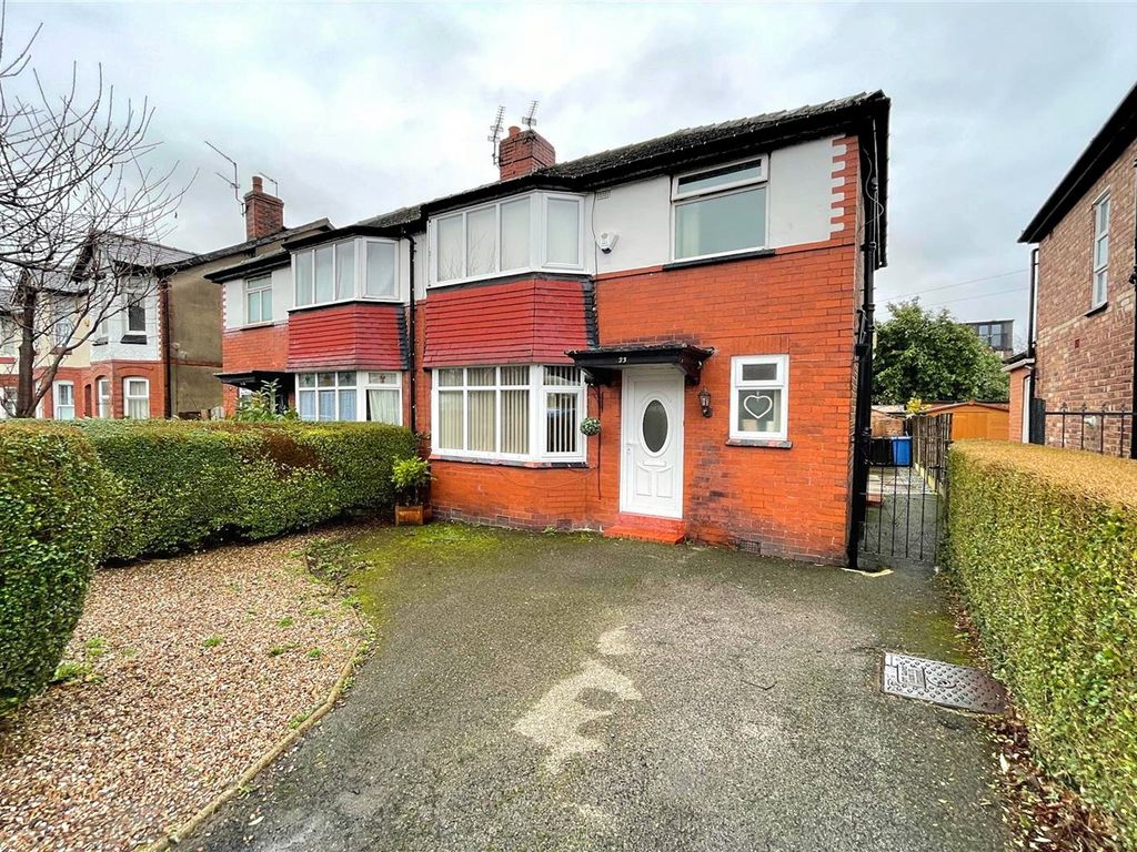 3 bed semidetached house to rent in Ellesmere Road, Altrincham WA14