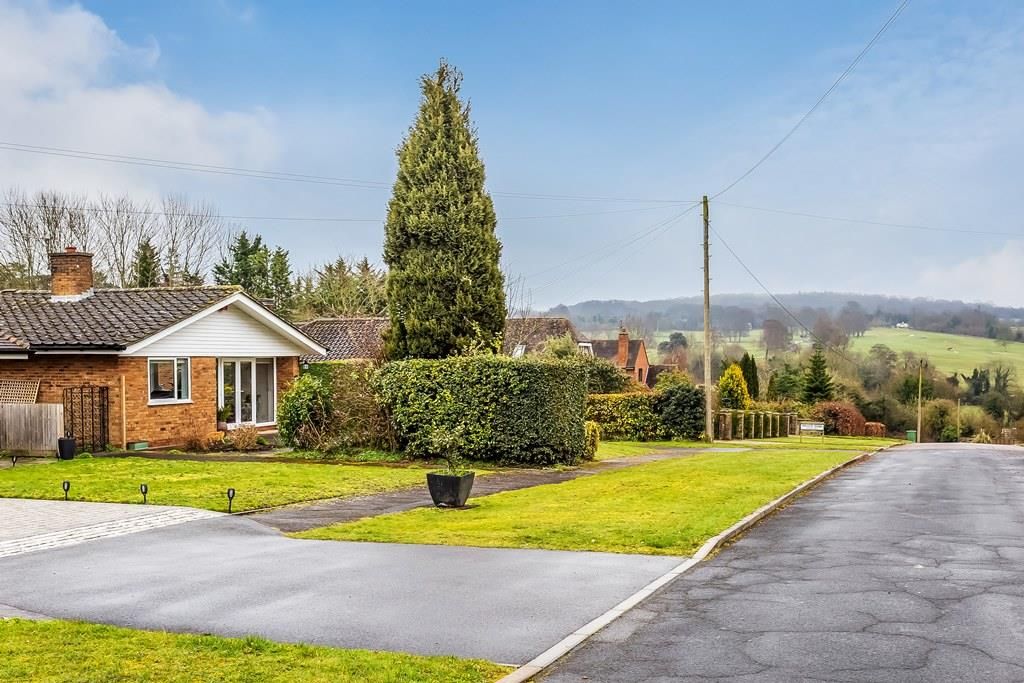 4 bed detached bungalow for sale in Yarm Way, Leatherhead KT22 Zoopla