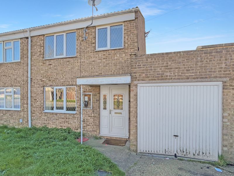 3 bed semidetached house for sale in Kinsley House Crescent