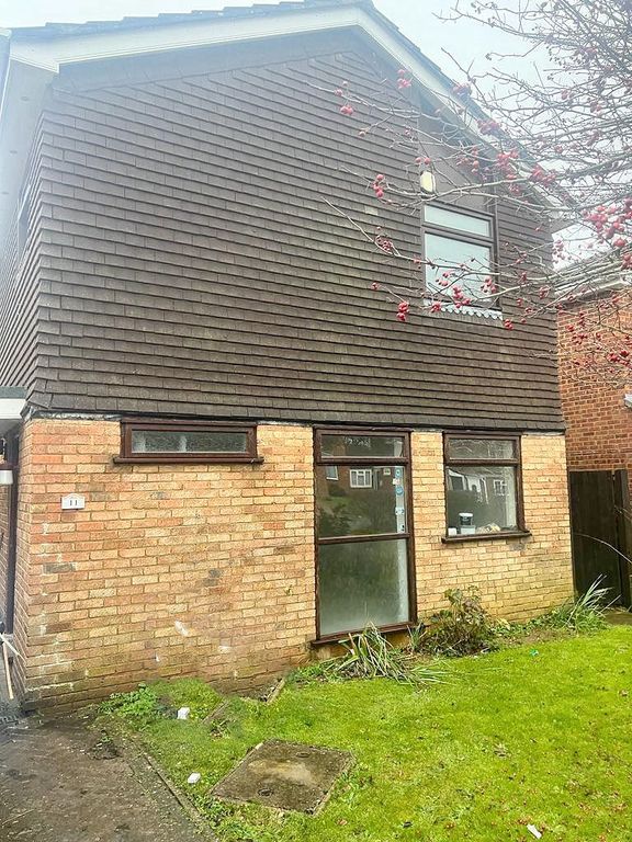3 bed detached house to rent in Hawthorne Way, Leighton Buzzard LU7, £