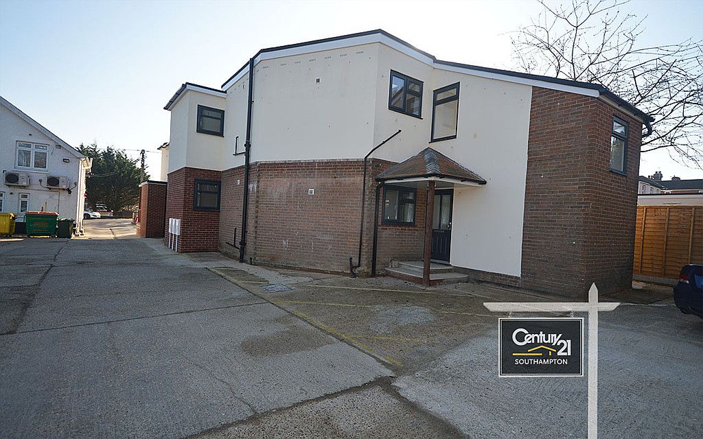 1 bed flat to rent in Ref R153145, Bournemouth Road, Chandlers Ford