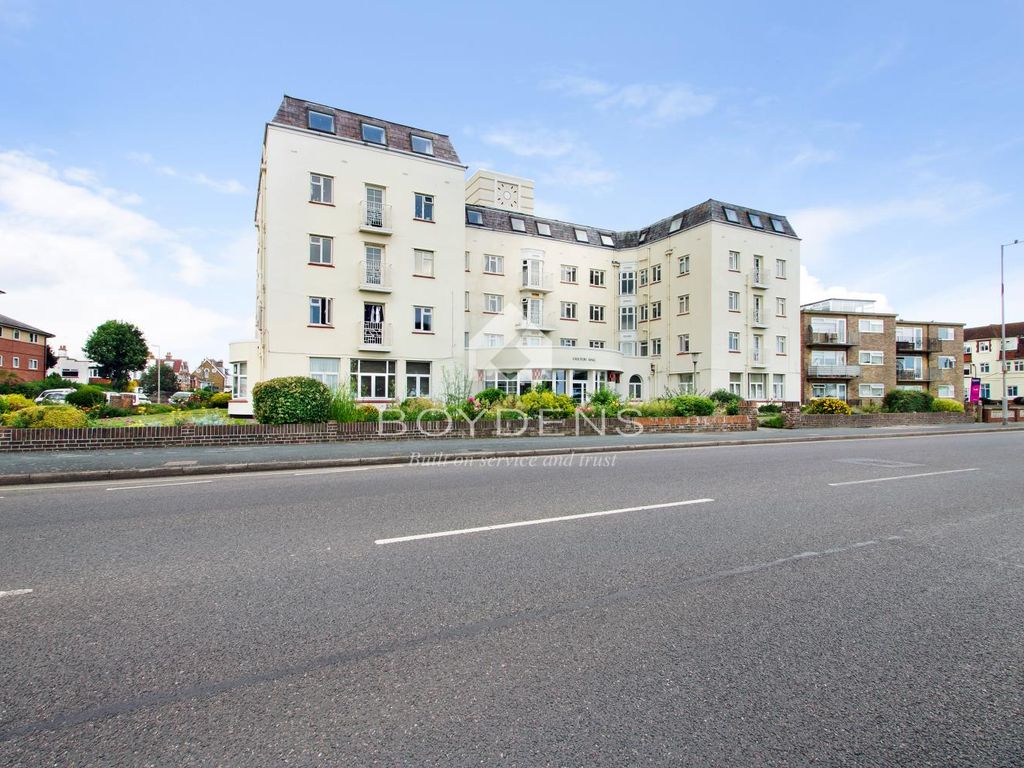 2 bed flat to rent in Marine Parade East, ClactonOnSea CO15 Zoopla