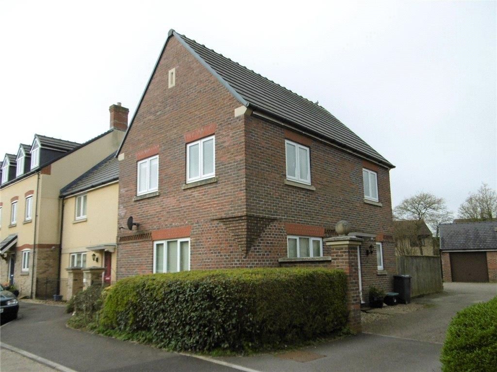 3 bed semidetached house to rent in Oak Drive, Crewkerne, Somerset