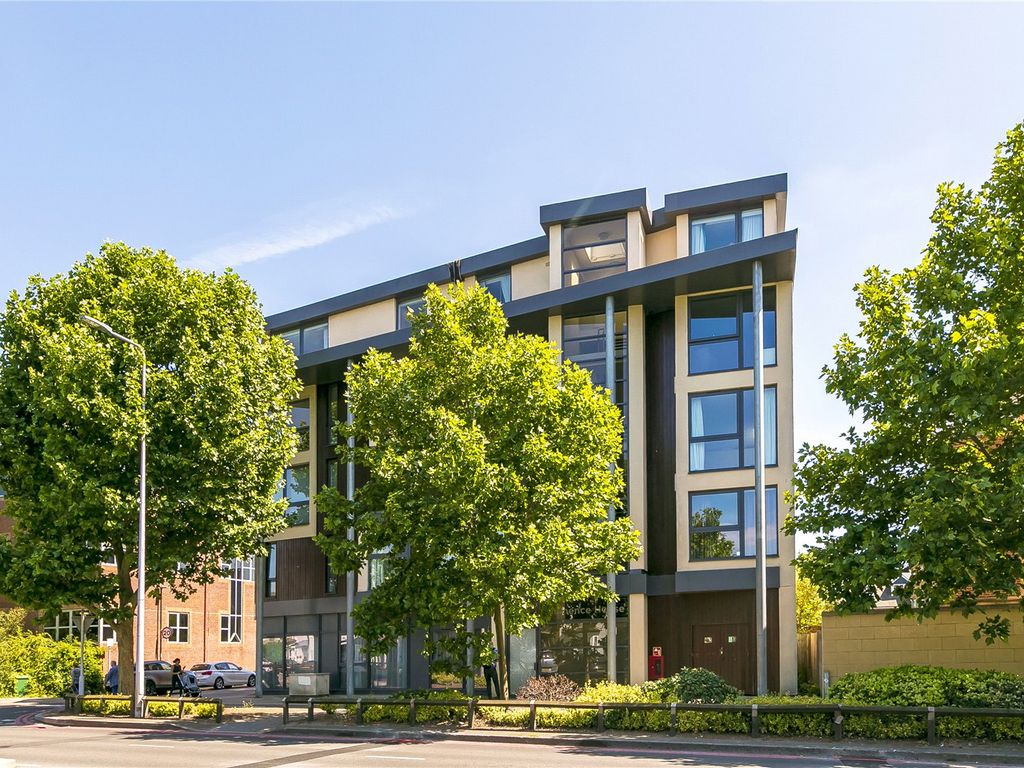 4 bed flat to rent in Eminence House, 76 Lower Mortlake Road, Richmond