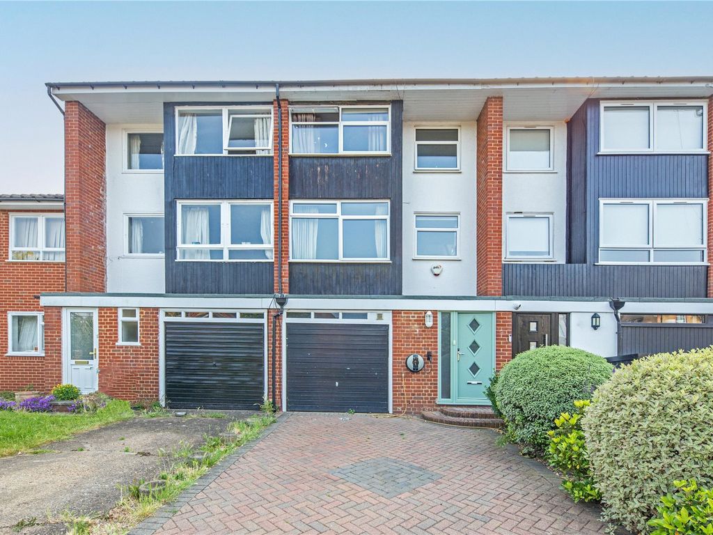 4 bed terraced house for sale in Chestnut Avenue, Hampton TW12 Zoopla